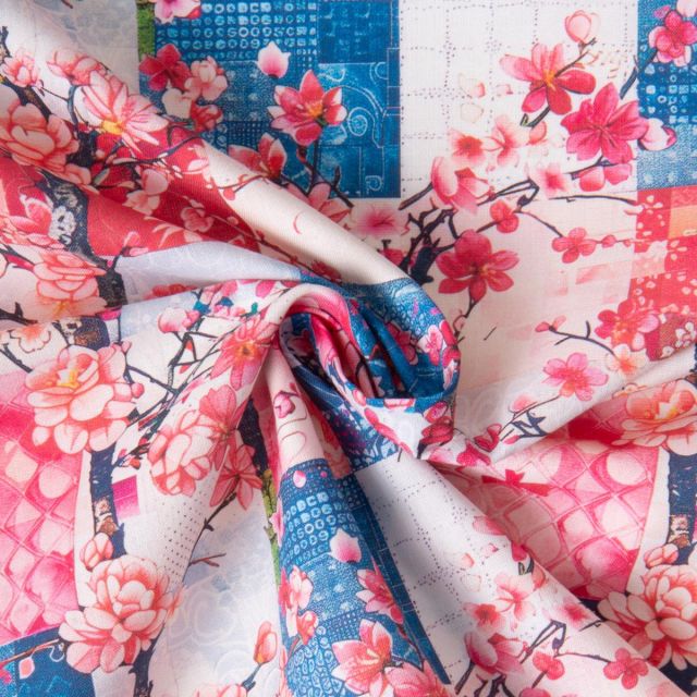 Tissu Coton imprimé Carreaux Bleu et Rose fleurs japonaise sur fond Blanc cassé