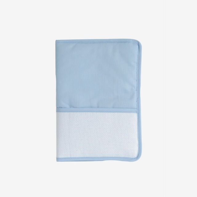 Protège Carnet de Santé Prêt à broder  DMC 18 x 25 cm Bleu