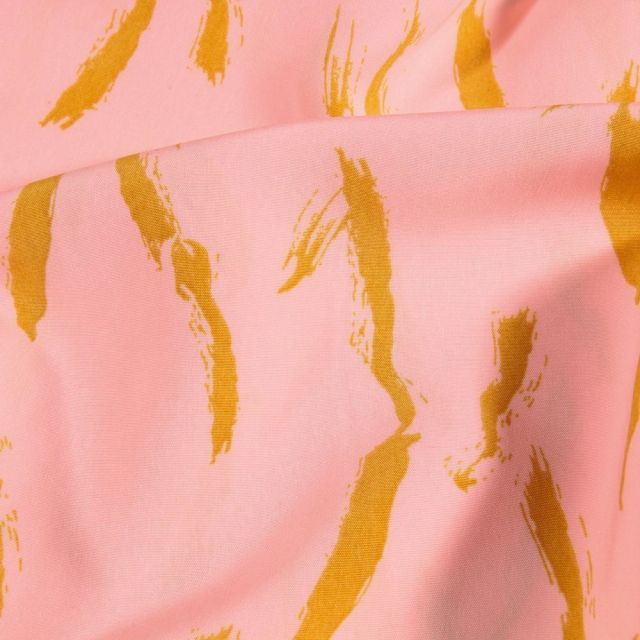 Tissu Satin imprimé Tâches de pinceau ocre sur fond Rose - Par 10 cm