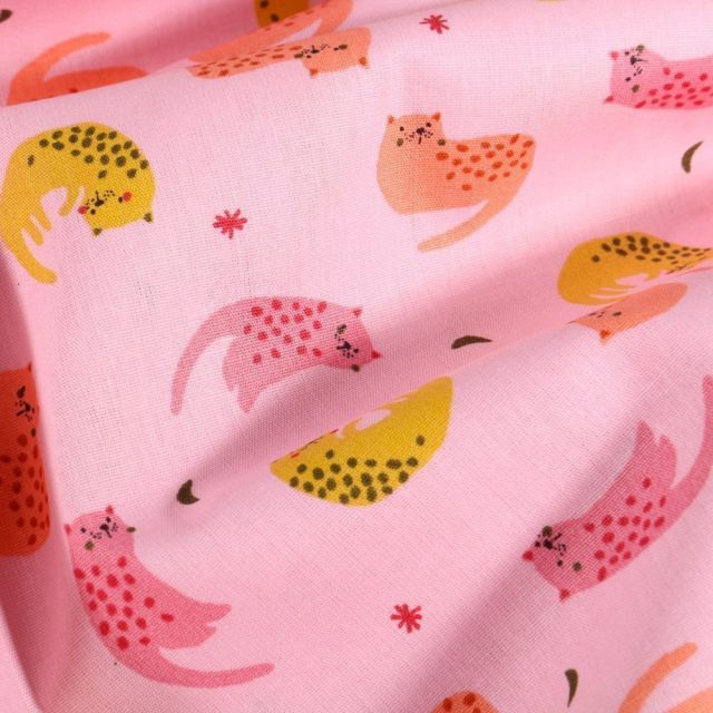 Tissu Coton imprimé LittleBird Chats colorés et petites étoiles sur fond Rose - Par 10 cm