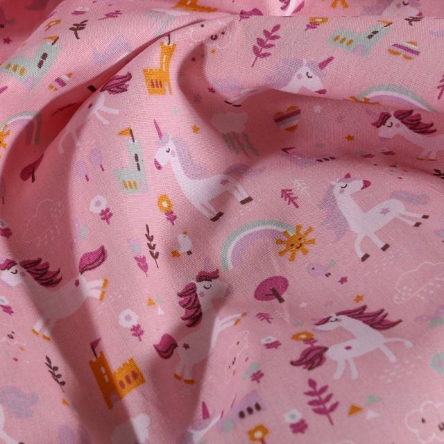 Tissu Coton imprimé LittleBird Licornes et chateaux sur fond Rose - Par 10 cm