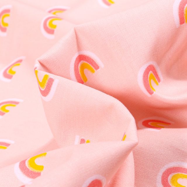 Tissu Coton imprimé LittleBird Joli arc en ciel pastel sur fond Rose