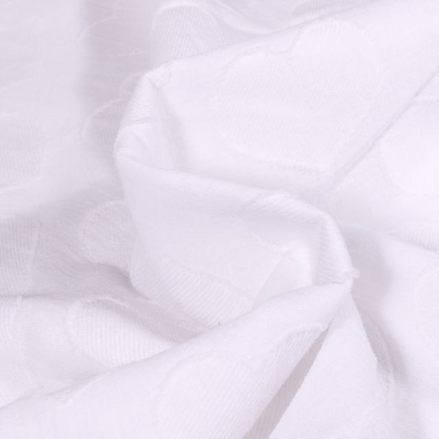 Tissu Voile de Coton Cœurs effet plumetis sur fond Blanc