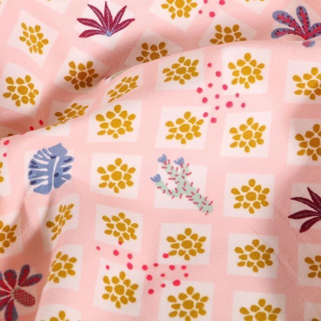Tissu Jersey Coton Arty Carreaux Fleuris sur fond Rose - Par 10 cm