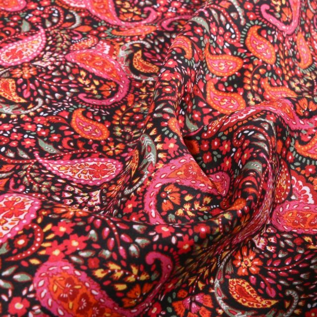 Tissu Coton Dashwood Studio Ace Lawn  Cachemire rouge sur fond Noir - Par 10 cm