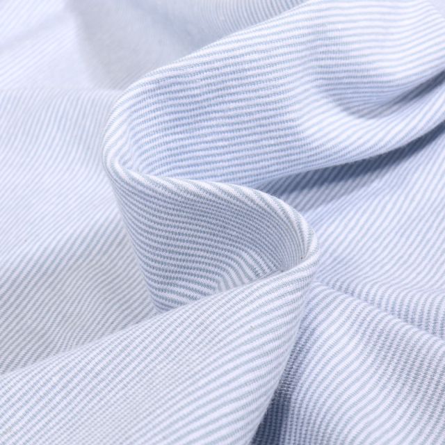 Tissu Jersey Coton Stripe mini sur fond Bleu ciel
