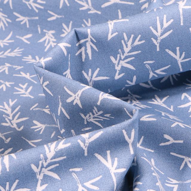 Tissu Coton imprimé Bio Branches blanches sur fond Bleu ciel
