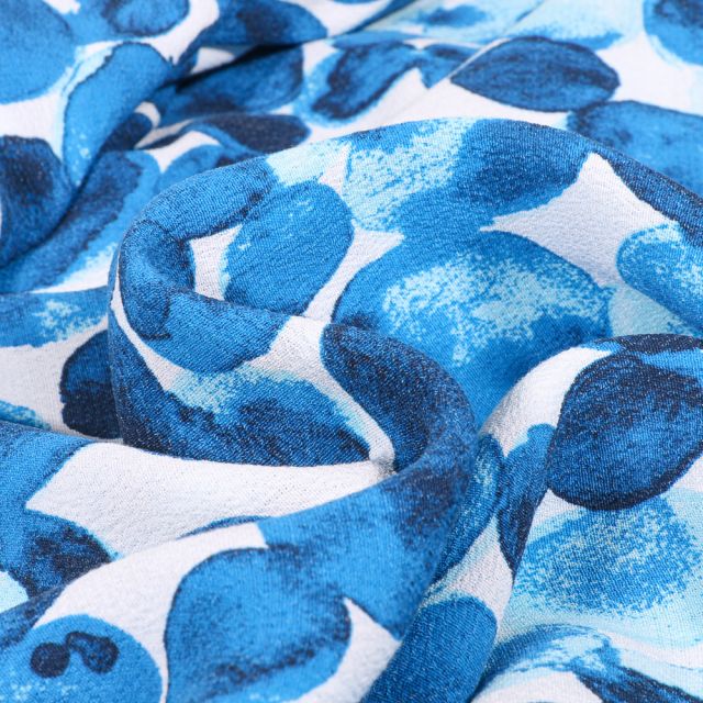 Tissu Crêpe marocain Bulles bleues sur fond Blanc