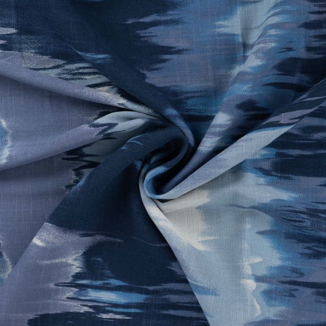 Tissu Viscose aspect Lin Cloudy sur fond Bleu denim