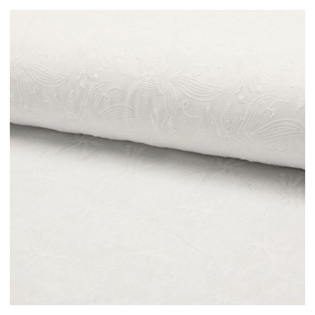 Tissu Voile de coton brodé Fleurs et Feuilles Blanches sur fond Blanc - Par 10 cm