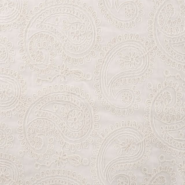 Tissu Coton brodé Cachemire sur fond Blanc