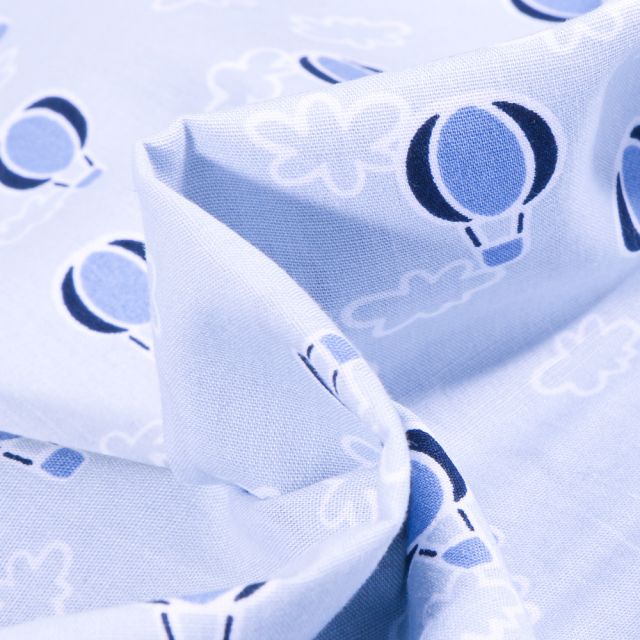 Tissu Coton imprimé Montgolfière et nuages sur fond Bleu ciel
