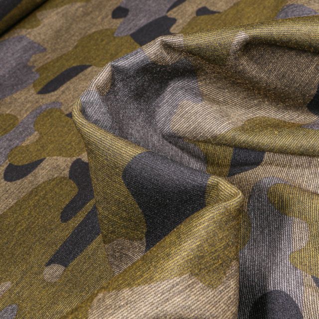 Tissu Jersey Milano Camouflages sur fond Vert kaki clair