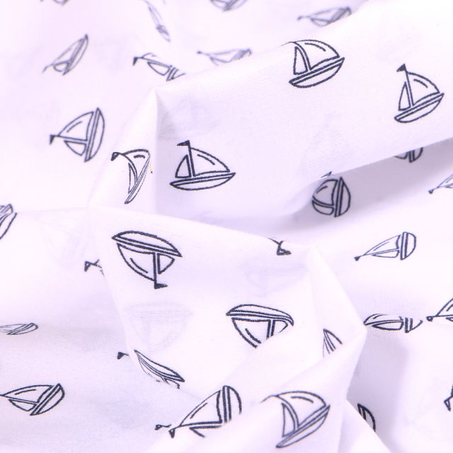 Tissu Coton imprimé Petites voiles sur fond Blanc