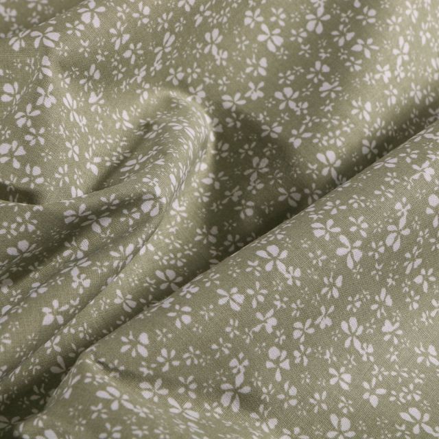 Tissu Coton imprimé Arty Petites fleurs blanches sur fond Vert pâle - Par 10 cm
