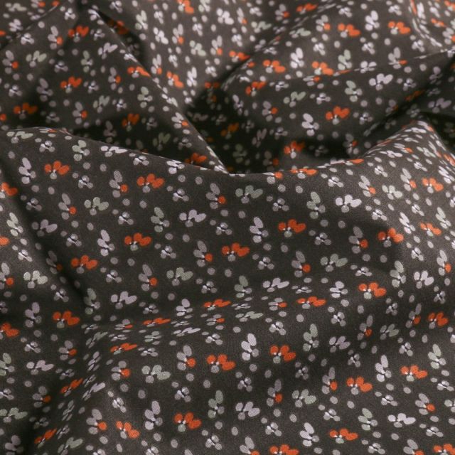 Tissu Coton imprimé Arty Petites pétales de fleurs grises et orange sur fond Gris anthracite - Par 10 cm