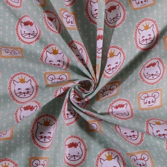 Tissu Coton imprimé Arty Portrait chat et souris sur fond Vert menthe - Par 10 cm