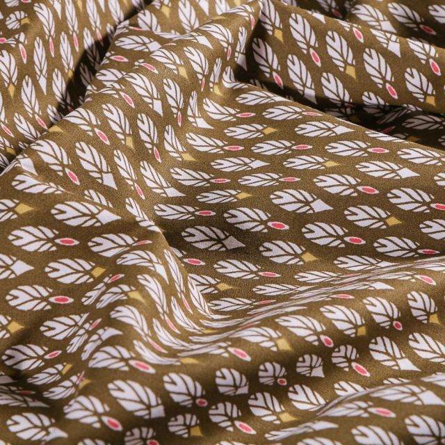 Tissu Coton imprimé Arty Plumes blanches et corail sur fond Vert kaki - Par 10 cm