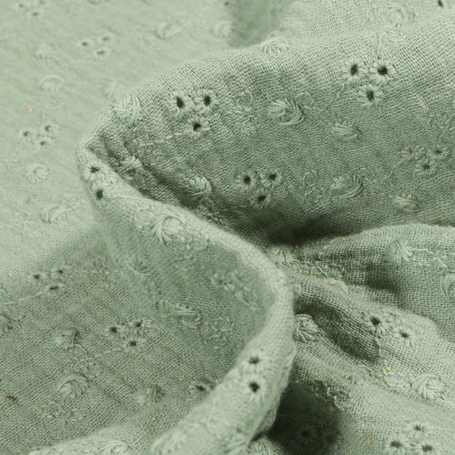 Tissu Double gaze Brodée Adèle sur fond Vert d'eau