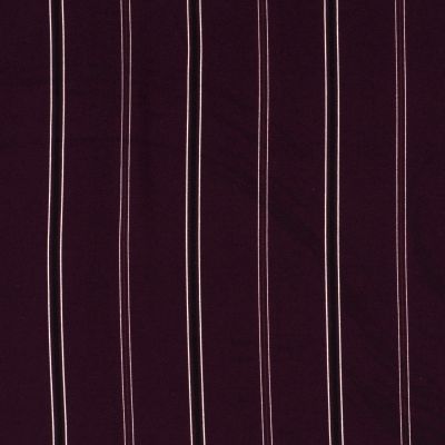 Tissu crêpe imprimé Rayures noires et blanches sur fond Bordeaux - Par 10 cm