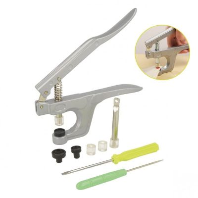 Pince universelle pour boutons pressions