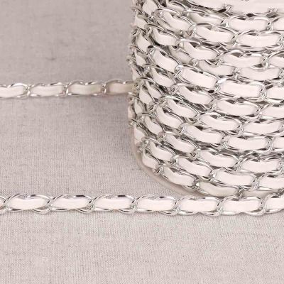 Chaine aluminium avec lacet Lacet blanc et chaîne argent x 1 m