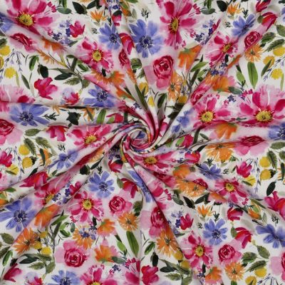 Tissu Viscose imprimé digital Edelweiss fleurs printanières sur fond Blanc cassé - Par 10 cm