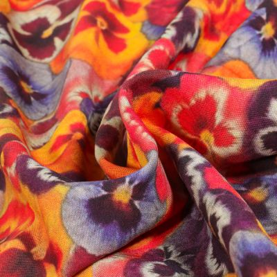 Tissu Viscose Pensées multicolores sur fond Jaune - Par 10 cm