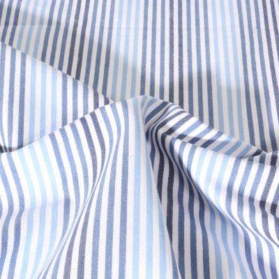 Tissu Jeans stretch Poppy Rayé bleu denim sur fond Blanc - Par 10 cm