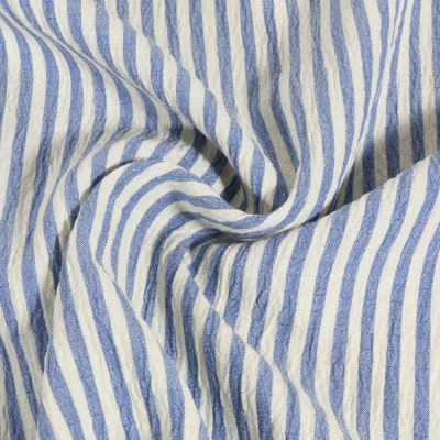 Coupon Tissu Seersucker rayé Blanc sur fond Bleu clair - Coupon de 20 cm