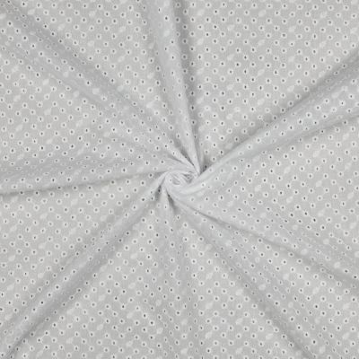 Tissu Coton brodé festonné Motif Floraux ajourés sur fond Blanc pur - Par 10 cm