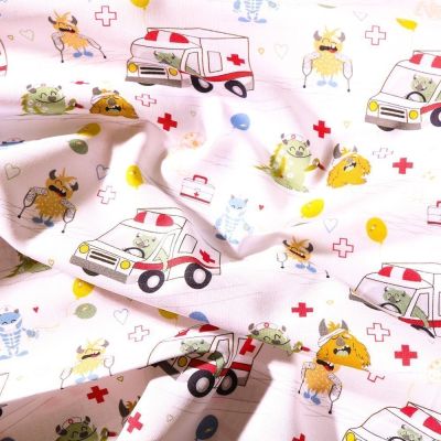 Tissu Coton Bio imprimé Monstres et ambulances sur fond Blanc - Par 10 cm