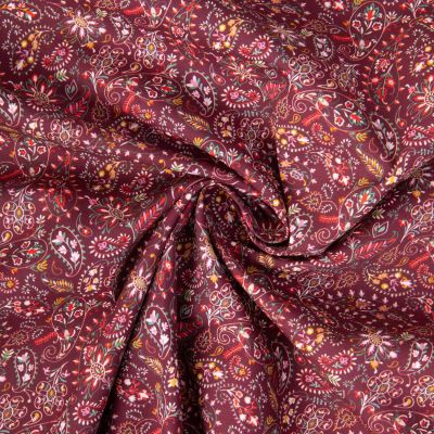 Tissu Popeline de Coton motifs paisleys floraux sur fond Bordeaux - Par 10 cm