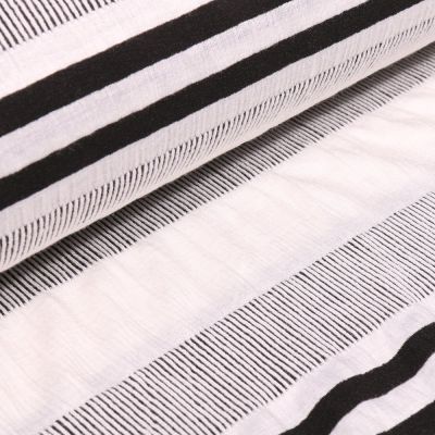 Coupon Tissu Jersey polyviscose Rayures texturées noires sur fond Blanc - Coupon de 200 cm