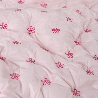 Tissu Matelassé réversible Petites fleurs brodées roses sur fond Rose clair - Par 10 cm