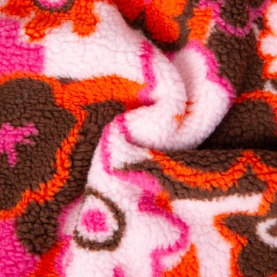 Tissu Fausse fourrure Teddy Sherpa tapis de fleurs sur fond Marron chocolat - Par 10 cm