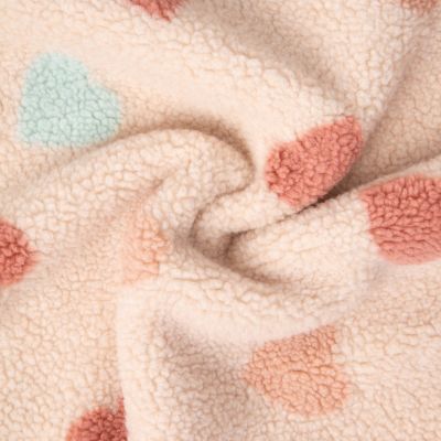 Tissu Fausse fourrure Teddy Sherpa cœurs multicolores sur fond Beige - Par 10 cm