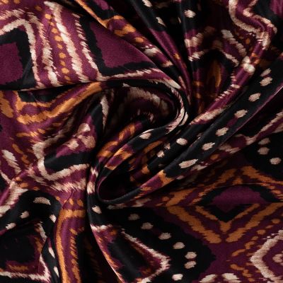 Tissu Viscose Satiné imprimé patchwork ethnique Bordeaux sur fond Noir - Par 10 cm