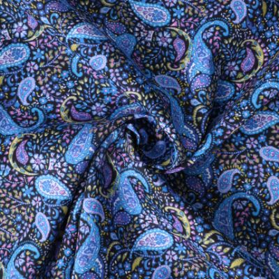 Tissu Dashwood Studio Dolores sur fond Bleu - Par 10 cm