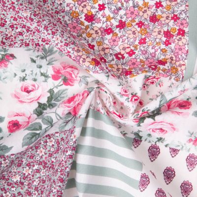 Tissu Coton imprimé Arty Fleurville rose sur fond Blanc - Par 10 cm