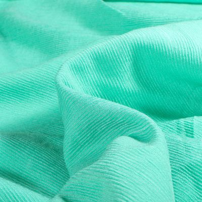 Tissu Viscose uni Rayures texturées sur fond Bleu lagon - Par 10 cm