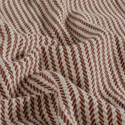 Tissu Jacquard rayé Lurex chevrons sur fond Bordeaux - Par 10 cm