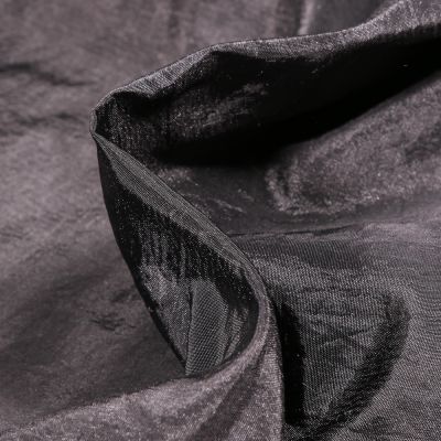 Coupon Tissu Taffetas d&#039;habillement Froissé sur fond Noir - Coupon de 90 cm