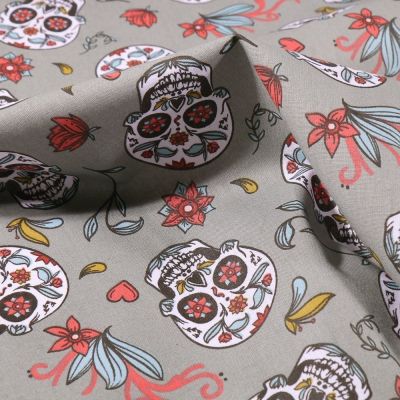 Tissu Coton imprimé Arty Calaveras sur fond Vert kaki clair - Par 10 cm
