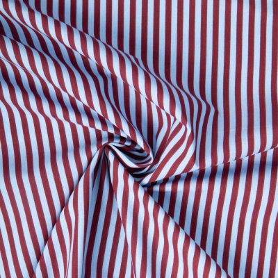 Tissu Coton imprimé Arty Edouard rayé bleu ciel sur fond Bordeaux - Par 10 cm