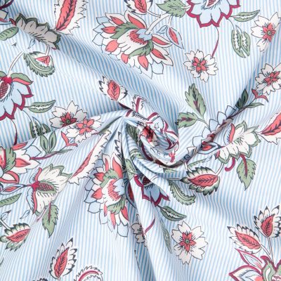 Tissu Coton imprimé Arty Panji fleuris et rayé bleu ciel sur fond Ecru - Par 10 cm