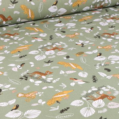 Tissu Coton imprimé  Arty Sigolin sur fond Vert amande - Par 10 cm