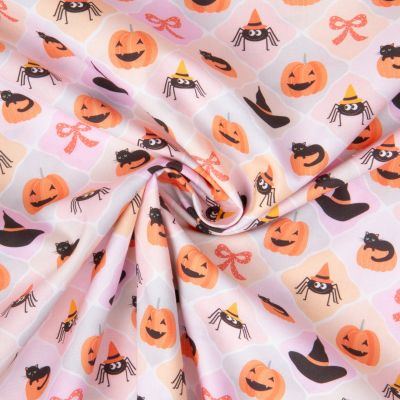 Tissu Coton imprimé Happy Halloween sur fond Rose pâle - Par 10 cm