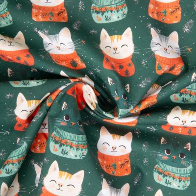 Tissu Coton imprimé Chat perlipopette Noël cosy sur fond Vert sapin - Par 10 cm