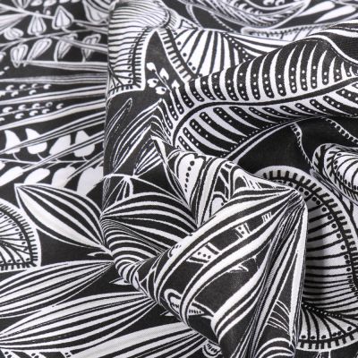 Tissu Viscose   Hevea sur fond Noir - Par 10 cm